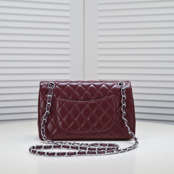 シャネルバッグ側面デザイン